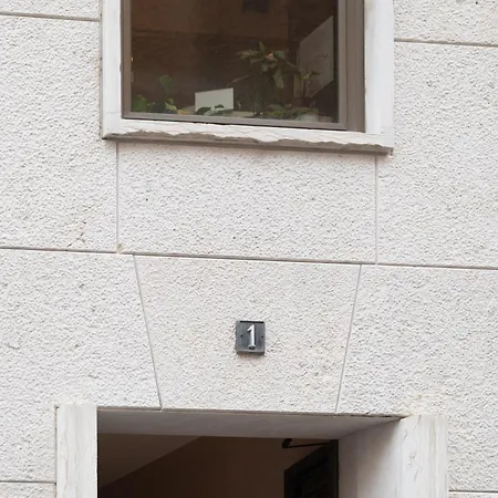 아파트 Elegante E Raffinato Bilocale G In Piazza Affari